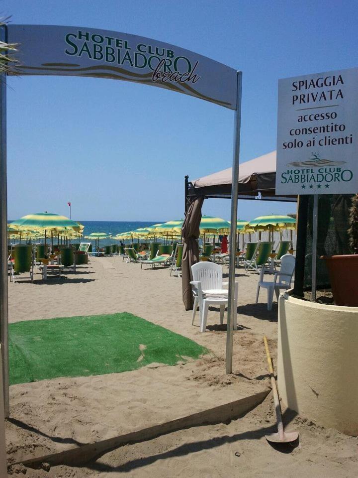 Hotel Club Sabbiadoro Battipaglia Exteriör bild